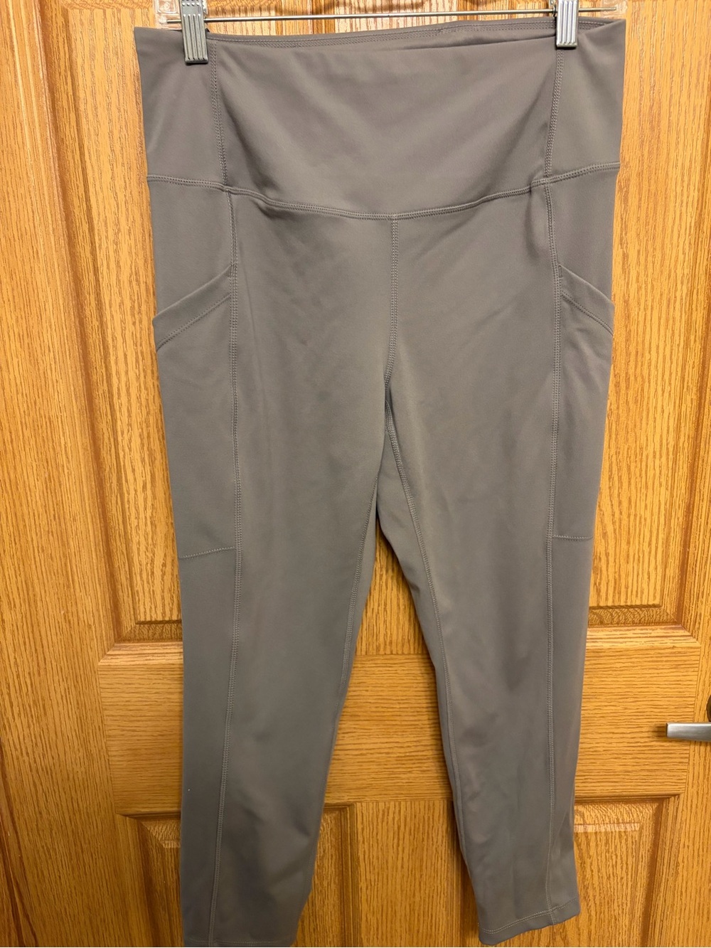 32° Gray Active Leggings with Side Pockets- women’s size Medium